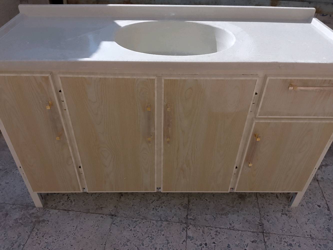 
شنو الأبعاد الدقيقة للسنك؟: 
قياس مترونص مبطن الابواب 
هل السنك يحتاج إلى تركيب خاص؟: 
لا
يوجد ضمان على المنتج؟: 
شرط الفحص يوصل للباب افحص وإذا ما عجبكم الشغل يرجع 
وين موقعك داخل العراق؟: 
صناعيه حمدان 
شقد السعر النهائي؟: 
215 ويه التوصيل مجانا داخل مركز البصره 