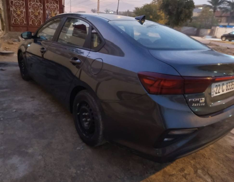 سلام عليكم ورحمة الله وبركاته فورتي ماشيه خمسين بعدها جديده وحادثها كدامكم كلش حلو محرك دوش كفاله وكير عادي وبسمي  غير حادثها مال امريكا كفاله عامه وشرط جديده برغي مامفتوح بلسياره شرط وظع شركه مكاني بغداد الغزاليه *********** وبي واتساب  السعر ١٢٥ ورقه بغداد, العراق
