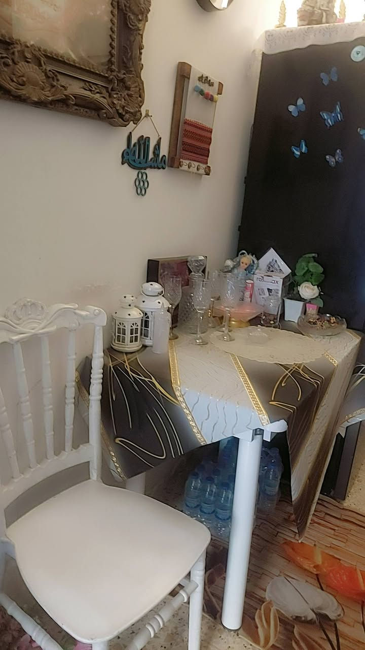 السلام عليكم من رخصة الأدمن تخم قنفات للبيع350الف وبي مجال وتكمه ثگيل وعشر مقاعد ومبرده جديده 100بيه مجال استخدام اسبوع والله غساله جديده استخدام3شهور170بيه مجال وطباخ وقنينةغاز160وبي مجال وثلاجة حجم الكبير جديده استخدام4شهور550جديده وبيه مجال وميز طعام جديد استخدام شهر100بي مجال الاتصال عاالرقم***********
