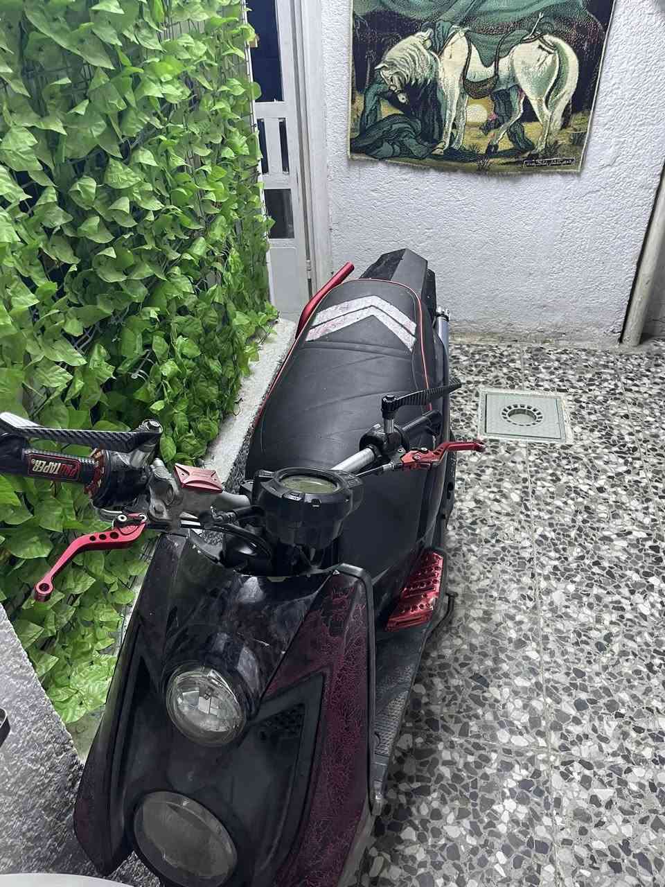 دراجه جبلي للبيع دراجه تخبل شلعه ومعدل دراجه شغاله بيهه زنون ابيض سعره 850 وبيهه مجال حك جيه رقم ***********
