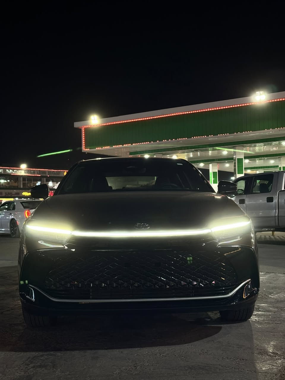 كراون هايبرد 2025 بلاتينيوم وارد امريكي لونين
الضرر : خشم جاملغ راجع pdr ومرشوش ع كد اربع اصابع وpdr ع كد اصبعين بالبنيد (بالحاوية انطخ) بدون ارباك 

السيارة ماشية 2300 ميل السيارة زيرو بحالة الوكالة حته دهن المحرك بعده وكالة 
مواصفات السيارة فول الفول
محرك 2.4 تيربو +هايبرد
بانوراما
جنطة جلاق
داتا شو
قيادة آلية بالكامل 
لايت اربع عدسات زنون
سستم صوت JBL
شفتات بالستيرن
دخول ذكي + ترحيب
كشنات كهرباء +تدفئة وتبريد
حدادية وتخم تايرات بعدها وكالة 
ومواصفات البلاتينيوم معروفة وماكو اعلى منها

السيارة جديدة بمعنى الكلمة واحلى من الصور بهواي
دخول جديد بعدها فحص مؤقت يعني تترقم اي محافظة تريد
السعر 380 وبيها مجال والي جاد ويجي يشوف ياخذ السيارة بسعر مختلف
مكان السيارة البصرة مركز مدينة
***********
