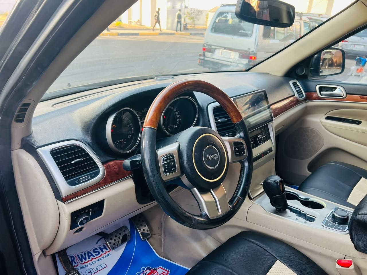 السلام عليكم جيب كراند شيروكي موديل ٢٠١٣ رقم بغداد دولي ( مصبوغه عام)  سته سلندر 3600  بانوراما اللون اسود  السعر ١١٢$ مكاني بغداد الكاظميه تحويل مباشر للاستفسار اكثر ***********
