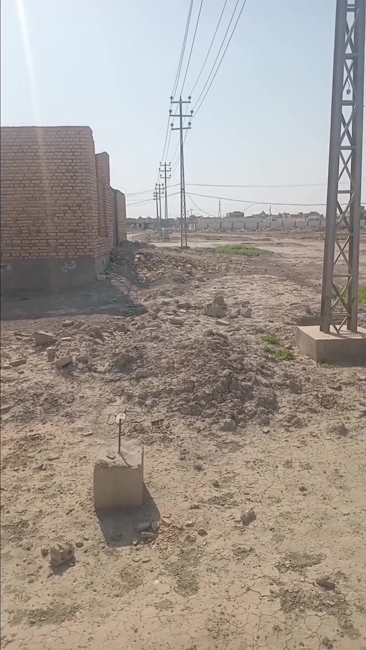 قطعه أرض للبيع ١٠٠م أمامي الفداء نهايه شارع ابو لبنان خلف دائره الكهرباء سكن ماء مجاري مولد كهرباء  السعر ٣٤ مع المجال
واتساب ***********
