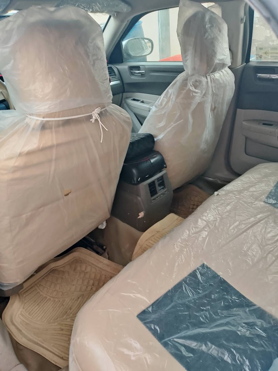 السلام عليكم 
سيارة اوباما كلايسر 2008 رقم اربيل السيارة بأسم ولد صاحبي يحولك تحويل لو تريد وكالة بكيفك 
السنوية تنتهي سنة ٢٠٢٧ داخلة هزة جديد 
تخم تاير جديد صدر جديد كير محرك جديد تبريد تدفئة كهربائيات كلها شغالة السيارة خير من الله 
السيارة مصبوغة حزام اثر ضربة بخشم الجاملغ بأمريكا غير هذا الشي مابيها شي مكان السيارة محافظة واسط قضاء بدرة  السعر ١٠٠ وبيها مجال بسيط للشراي وبالخدمة
للأستفسار الاتصال لو المراسلة واتساب *********** أو ***********
