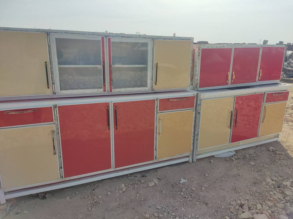 سلام عليكم كاونتر اربع قطع تزكام نضيف وطخم ثلاث قطع ملكي سعره 130 الف الشراي يتصل على الرقم *********** مكاني ابو رمانه عمارة, ميسان
