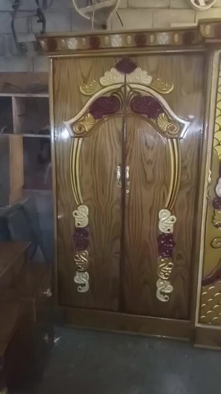 غرفه النوم صاجي شغل ديالى ستة قطع شرط كامل سعرها 450الف معل نقل وشد داخل كركوك ***********
