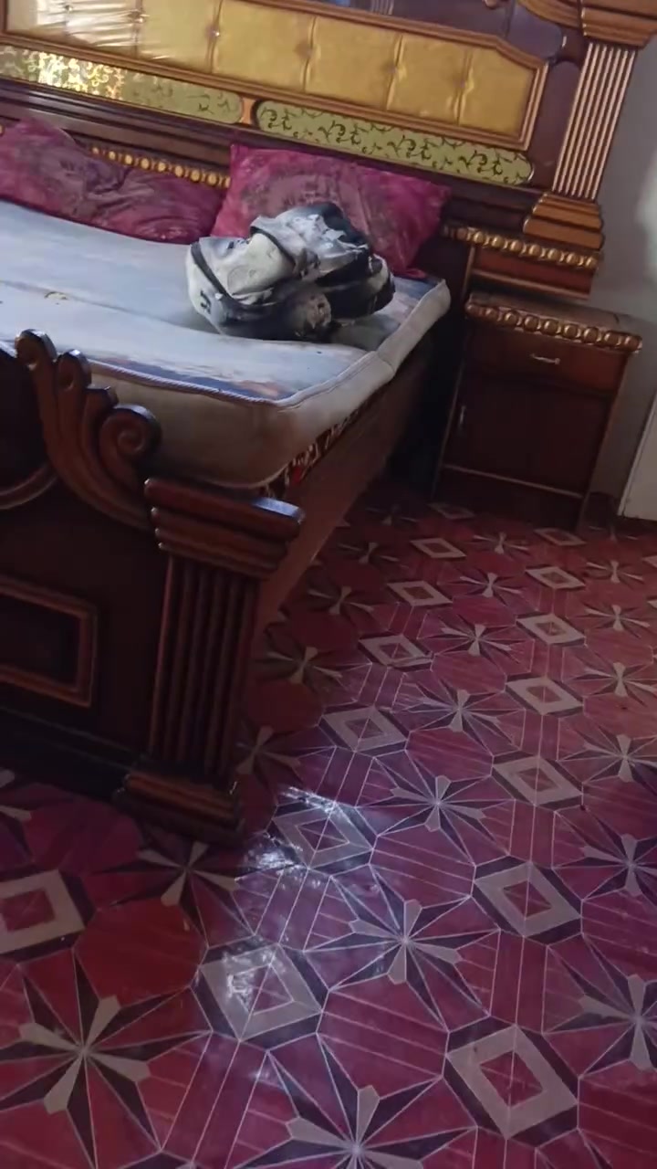 السلام عليكم عندي هاي غرفه للبيع صاج حطاطه سعرها 500 وبيها مجال عنوان ابو غريب حمدانيه ***********
