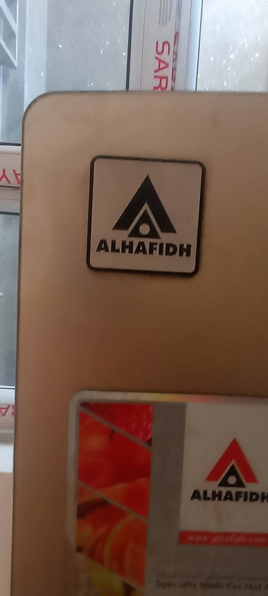 السلام عليكم ثلاجه الحافظ جديده ونضيف بيه ضمان السعر225 الف وبيه مجال للطيبن للتواصل على الرقم ما اتوجد خاص الرقم 
***********ثلاجه كدام عينيك نضيفه
