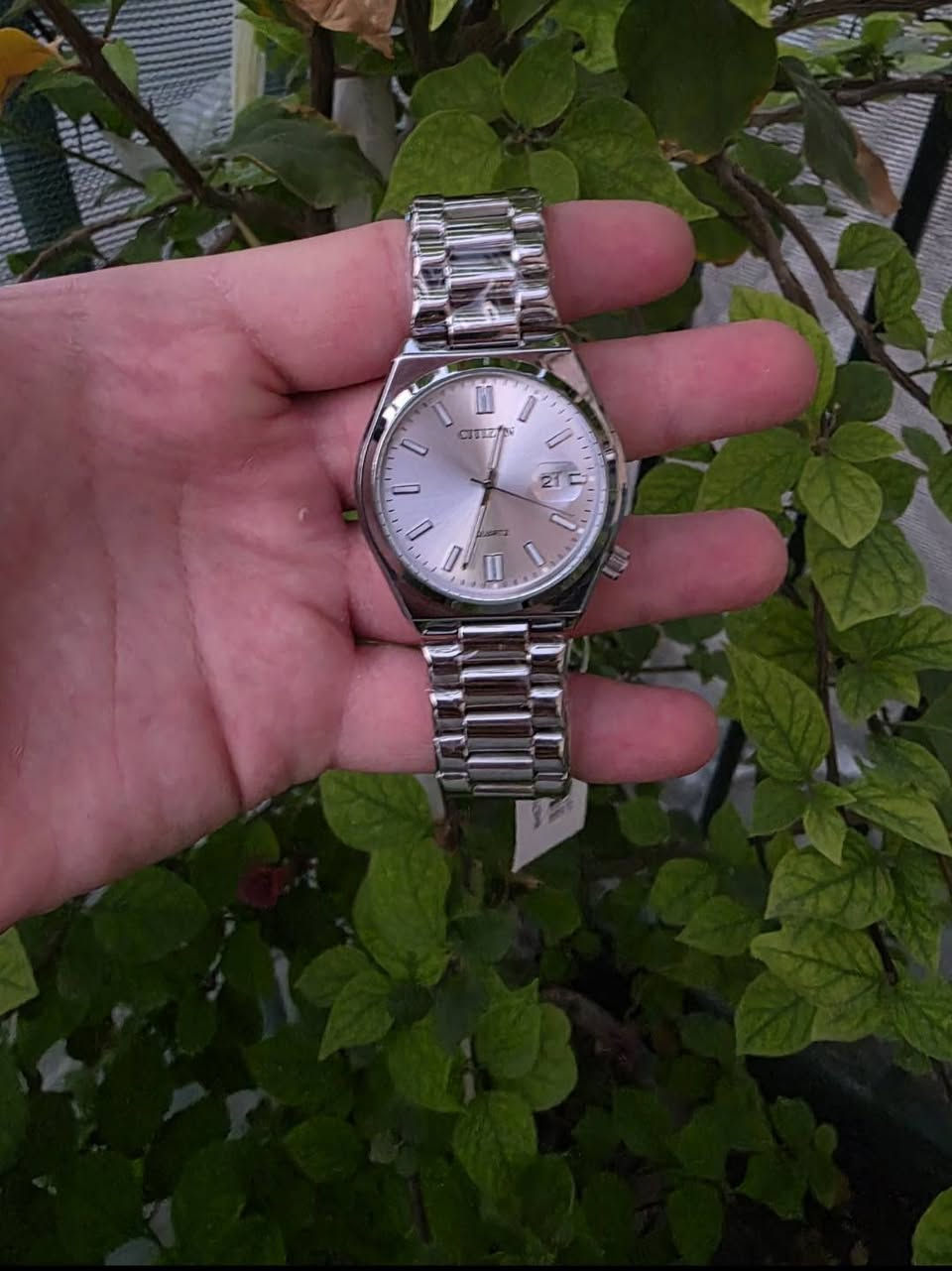 ساعة من ماركة "ستزن"  
تعمل بنظام كوارتز "باتري" 
📟تاريخ شهري    
🔍عدسه مكبر للعداد الشهري 
😍ماكنة  كبس 
🔥ضد الماء 
💥قفل  فراشه
🔥طلاء ثابت 
💎زنجيل عليه ختم ستزن  
🤩  السعر  30الف مع التوصيل 
📞للتواصل والاستفسار يرجى التواصل معنا على الرقم او الماسنجر 
***********
🚛🚚يوجد لدينا توصيل لجميع محافظات العراق 🚚🚛🇮🇶🇮🇶
#براند #AN #للساعات
