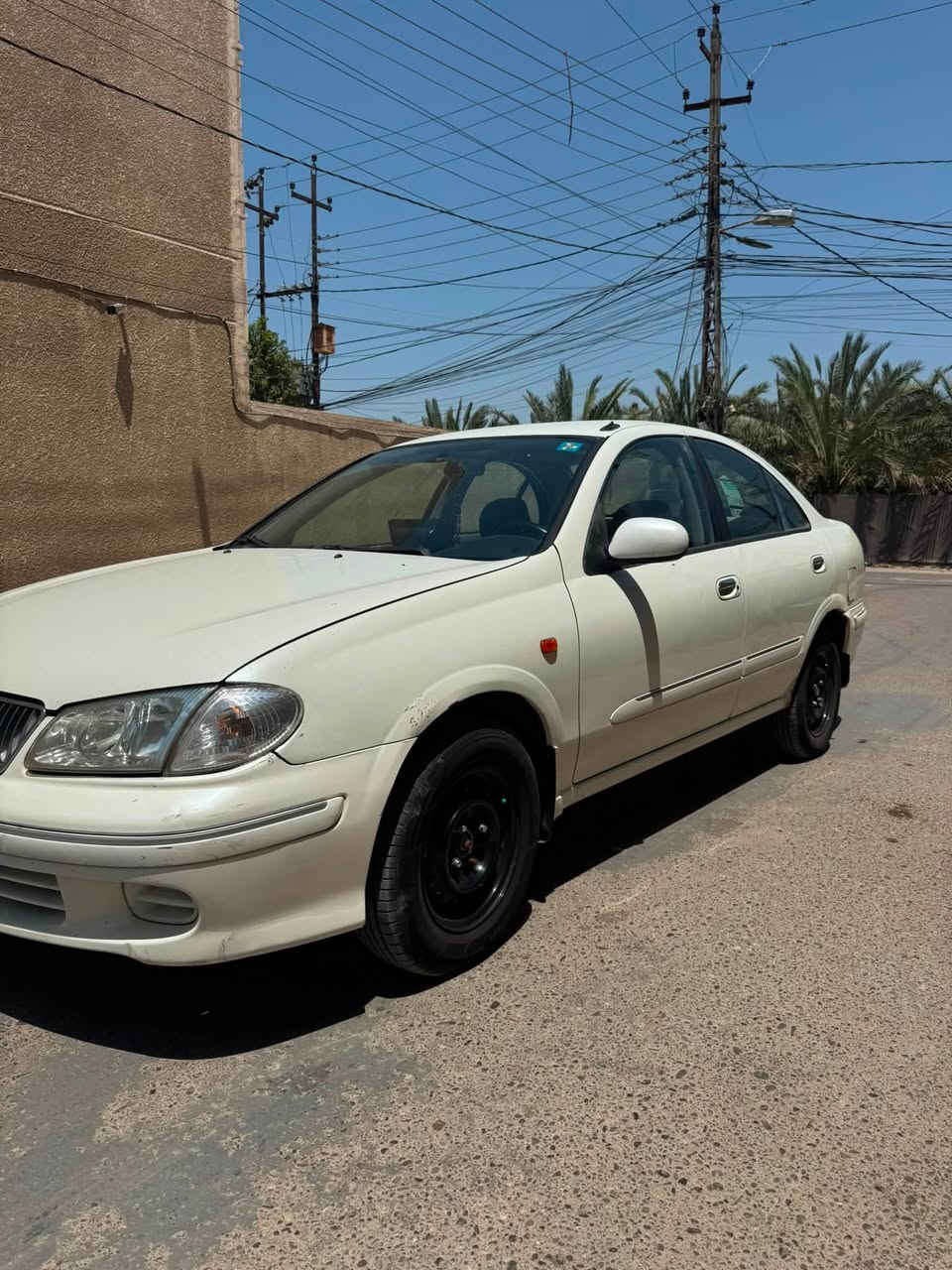 سلام عليكم
نيسان سني 2003 
رقم بغداد بسمي 
محرك قبق اسود 1800 
كير عادي 
تبريد ثلج 
تخم تاير جديد 
بيها جامرلغ خلفي صبغ 
السونار مرفق بالصور 
السعر 70
***********
