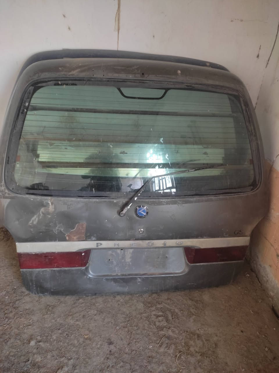 السلام عليكم توجدغراض كيابريجوللبيع بسعر مناسب المكان النجف المشخاب رقم الهاتف ***********
