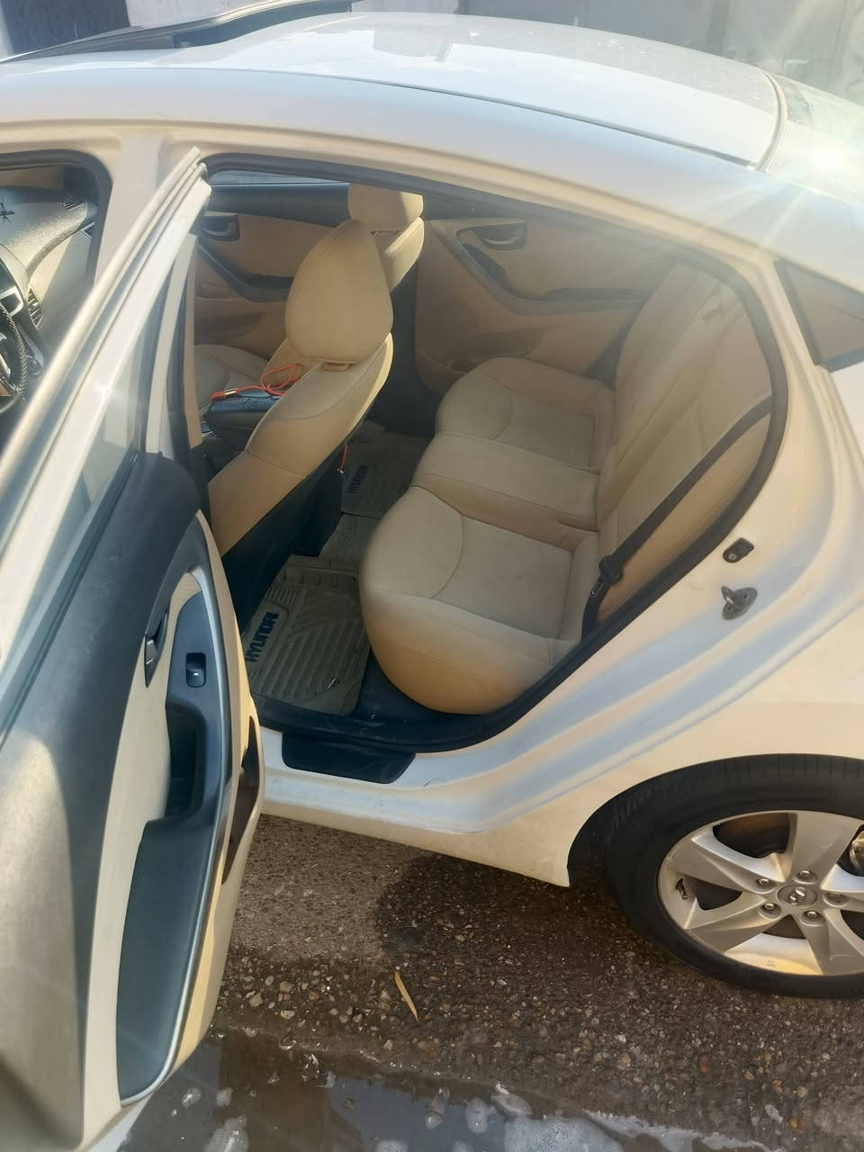 سلام عليكم  النترة ١٢ خليجي فول مواصفات GLS محرك ١٨٠٠ رقم بصرة بسمي بيهة صبغ باب خلفي وداير ومكانات بارد قليل سيارة نضيفة مال جناي سعره ١١٥ بيهة مجال مكاني البصرة القبلة ***********
