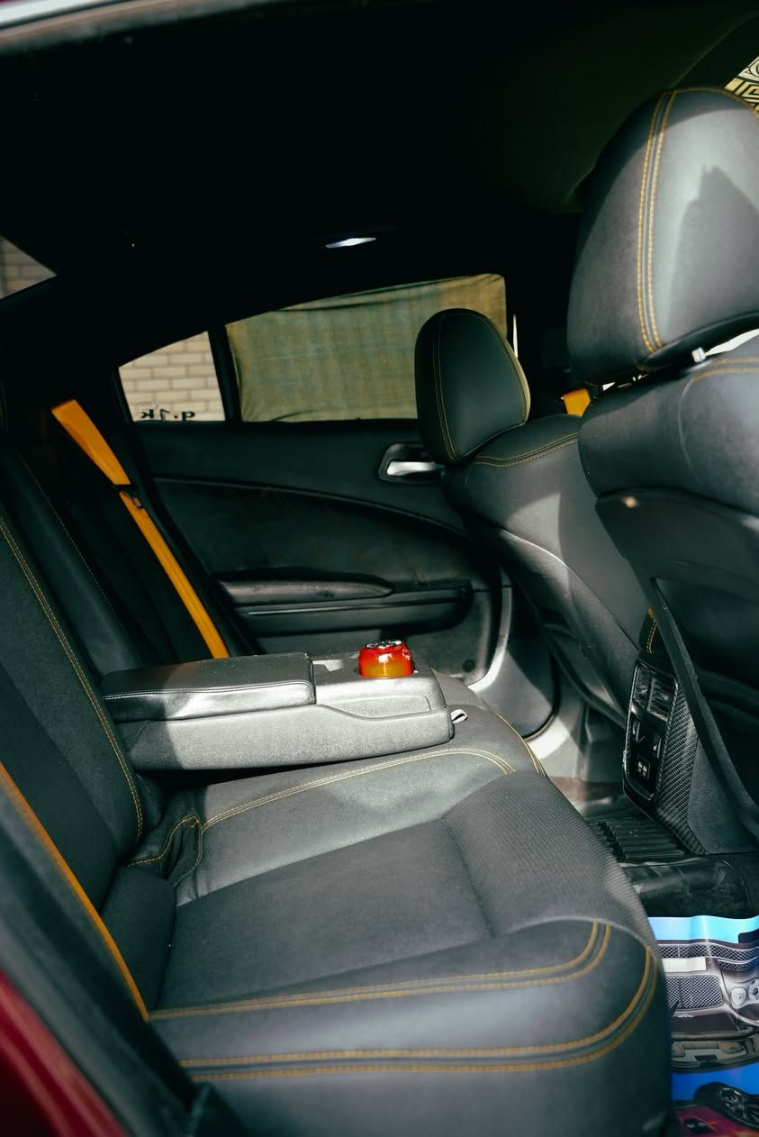 المحرك :5.7L.    .v8
الموديل 17
دايتونه فولل للاخير  
العداد : 118.188 كم
سياره جديده
لون احمر كرزي
رقم بغداد مميز 
هزه جديده 
سنويه حديده

المواصفات 
نسخه RT PLUS
نقطه عمياء
حساسات خلفي
رادار جانبي مع مانع تصادم
فجوج برمبو بلادي
بوابات اكزوز 300$
صدر تخم امامي وخلفي شديته قبل شهر
دبلات تخم جديد اصلي
برمجه مصطفى ايكل
شاشه كبيره 
سستم صوت الپاين مع سماعات پريميومً
ويل قياس 20انج
مصابيح اماميه زنون 
كشافات الضباب زنون 
فتحه سقف (سلايد)
مقاعد رياضيه مع الجلد الفاخر 
المقاعد الاماميه كهربائيه
ذاكره لحفظ وضعيات الجلوس (ميموري)
مقاعد امامي تبريد وتدفئه 
تشغيل عن بعد
ستيرن كهربائي 
تدفئه ستيرن 
محدد سرعه 
تليفون بلوتوث
كامرا خلفيه
مرايا متحسسه الاضائه العاليه
كير شفتر بالستيرن
دخول ذكي (بصمه)
رادار امامي 
 اهواي مواصفات بيه
كير ومكينه مكفولات كفاله عامه 
صور الحادث مرفوقه

  

مكان السياره  كوت واسط
الرقم ***********
