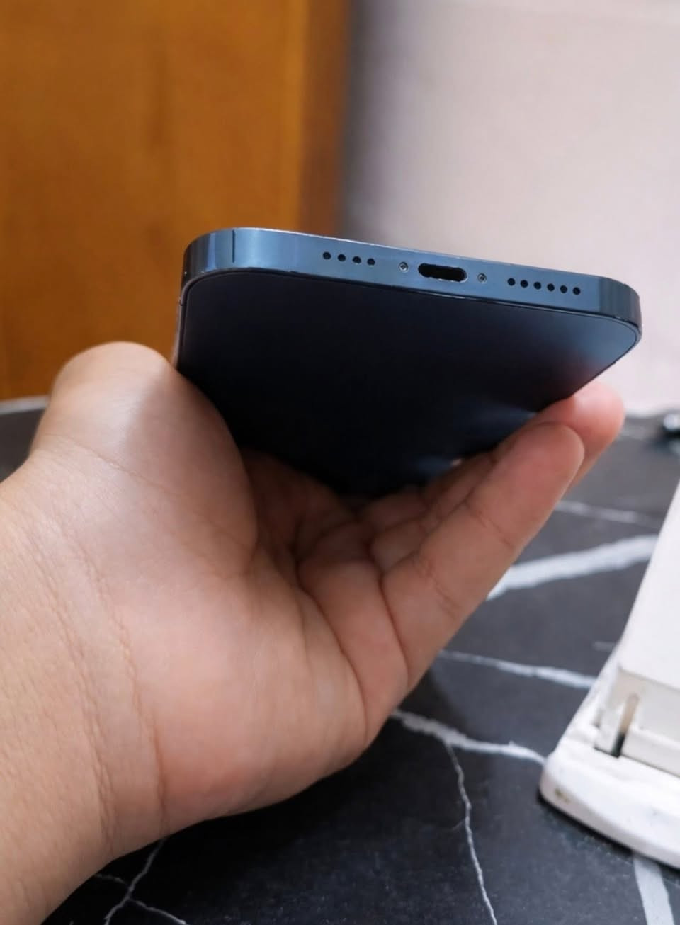 ‎‏سلام عليكم تلفون 12 النظافة 100% البطارية 76 التلفون للبيع السعر 500 وبي مجال رقم التلفون *********** مكاني العلا شارع ستة
