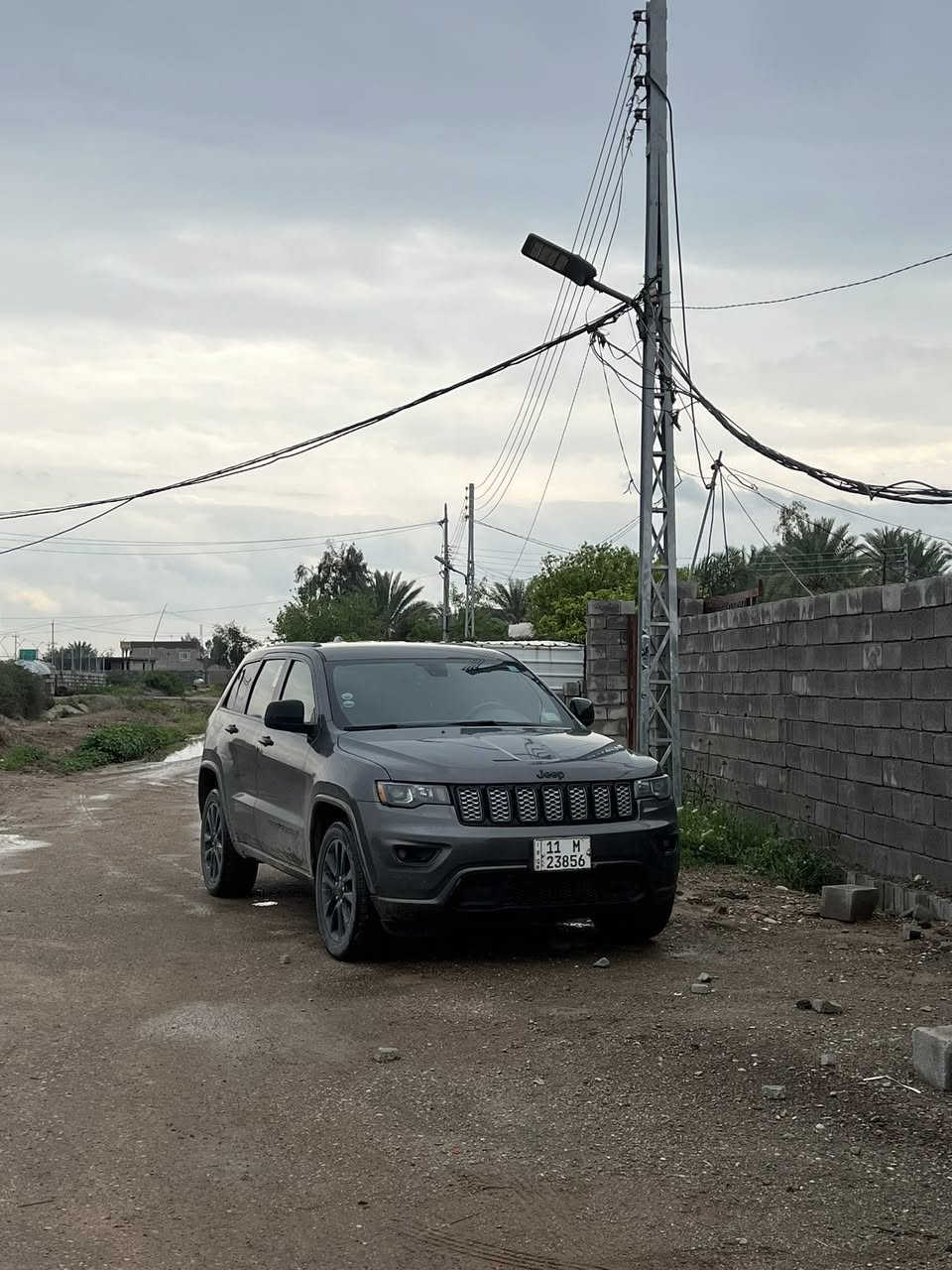السلام عليكم سيارة جيب للبيع 2017 كشن كهربائي تتفاء وتبريد شاش جبير صندوك كهربائي سيارة حلوة ونضيف رقم هو موصفات الجيب معروف رقم بغداد مكان ديالى رقم الهاتف ***********

