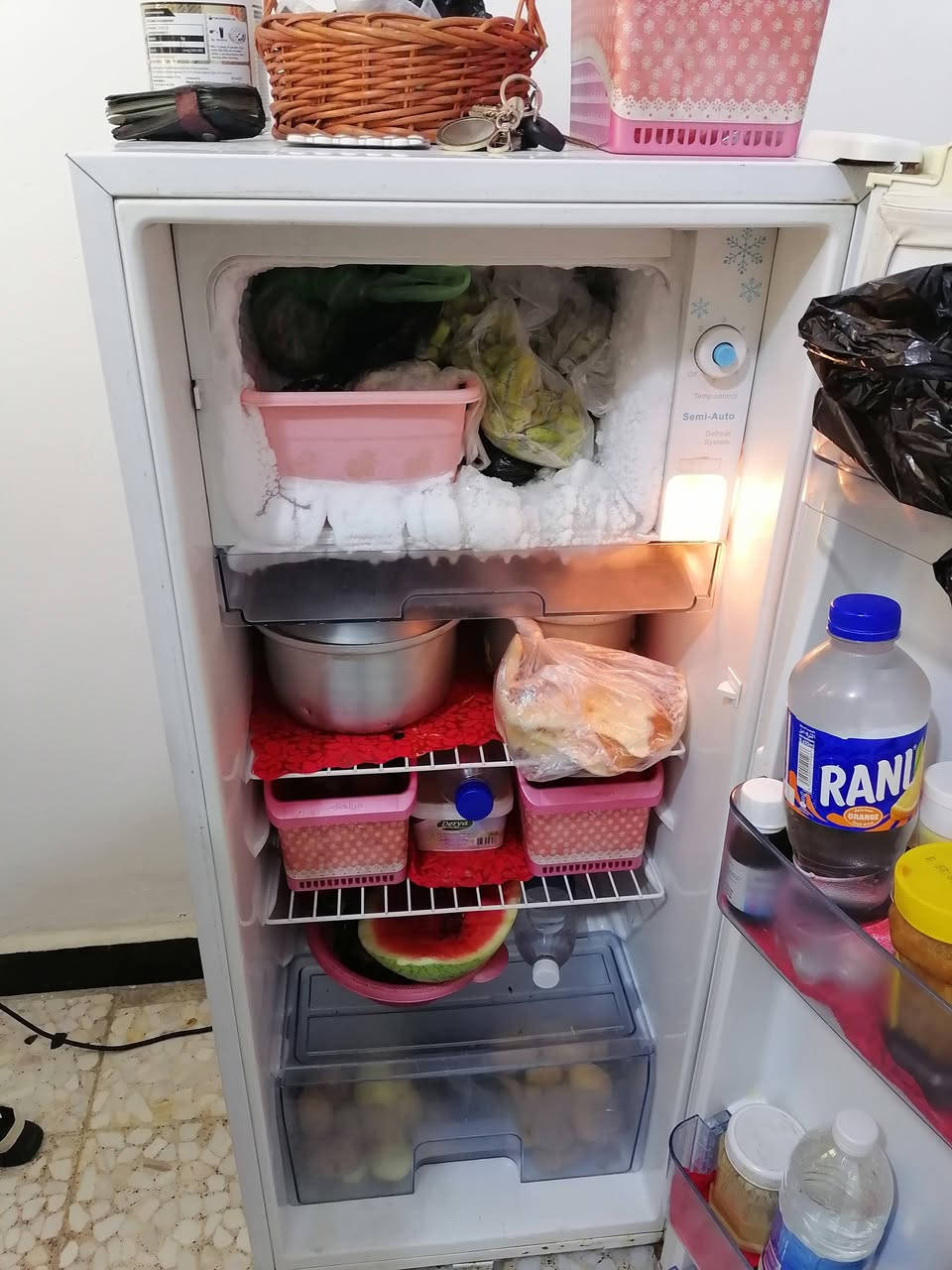 ثلاجه للبيع حجم ٩ جديده مداخله تصليح ابد نوع كيلون الباب الأول السعر ١٢٥ العنوان مدينة الصدر
***********
