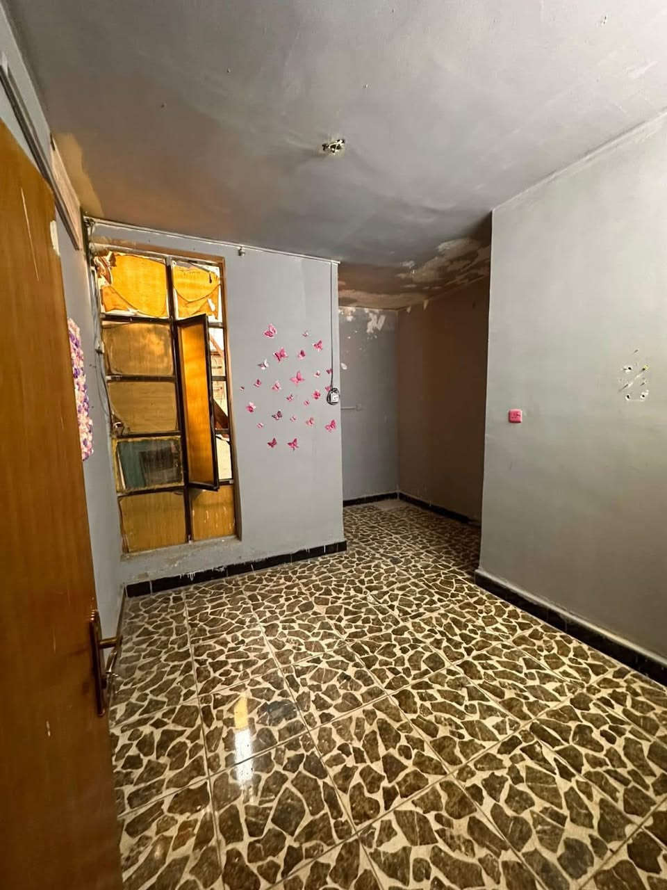 للايجار في السيدية بيت مساحة 50م
يحتوي على غرفتين نوم صالة ومطبخ وخدمات 

قيمة الايجار : 750 الف 

للاستفسار:***********
الكوخ للتطوير العقاري
