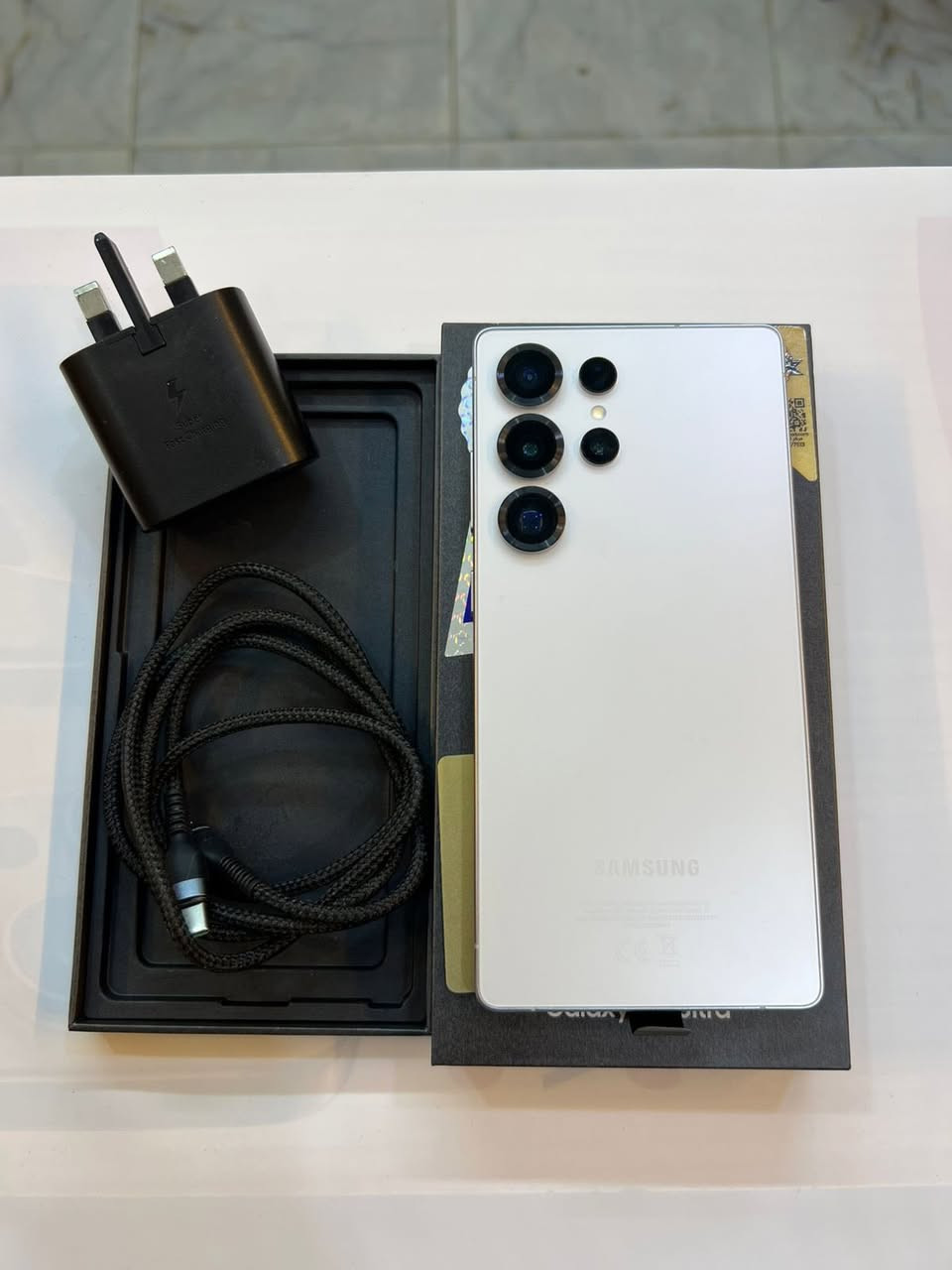 سامسونك S25 Ultra ذاكرة 256
فقط مفتوح من كارتون 
لون ابيض للمميز
ضمان شركة عين الفهد
ضمان كارت الشاشة سنة
استخدام قليل
***********
العنوان : العماره قطاع 28 شارع السوك مجاور عوينات الكرار مركز الشمس 
من تروح للمحل كول من طرف زهراء ♥️
