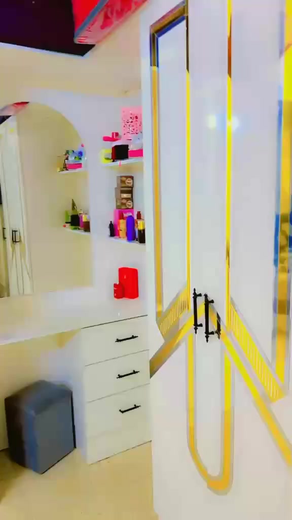 شقه تحتوي على غرفتين واستقبال وصحيات ومطبخ وبلكون ومخزن بسعر ٣٨وبيها مجال مجمع القادسية


**إذا كنت صاحب هذا الإعلان وتريد حذفه لأي سبب، رجاءا أرسل رسالة إلى الدعم الفني**