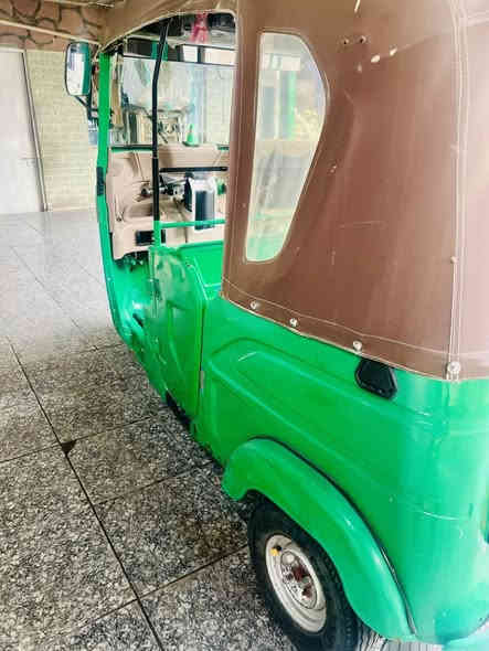 سلام عليكم تكتك للبيع موديل :22:اوراق كامله تكتك حلوه ونضيفه بيهة بس دوس وما مسويهن على حطتهن  
السعر//7.800وبيهة مجال /***********
العنوان //الدوره ابودشير
