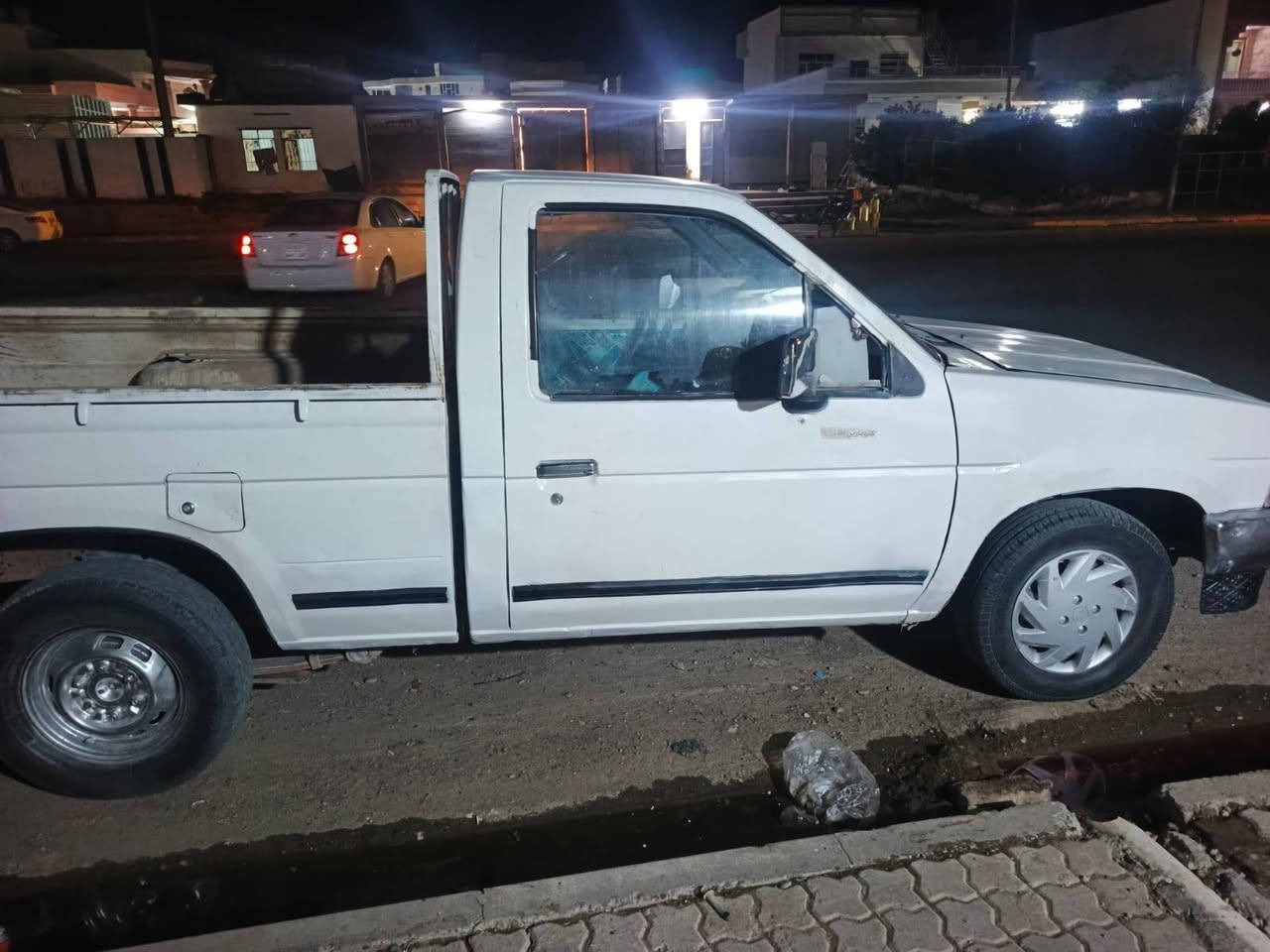 السلام عليكم سياره نيسان تك نظيفه قطره صبغ ما بيها سياره وضع شركه ابلاديه بيها خيسان بعض الملاحظات سياره نظيفه شرطه تحويل الشرعي موجود سياره 89 سياره لون ابيض حلوه قاعده نظيفه خمسه جير سياره محرك وقير شرط لا صرف ولا نفخ اترايك بغداد سياره مرتبه السعر 20 وبيها مجال عنوان موصل حي صدام السماح اتصل وبيك خير وتدلل***********
