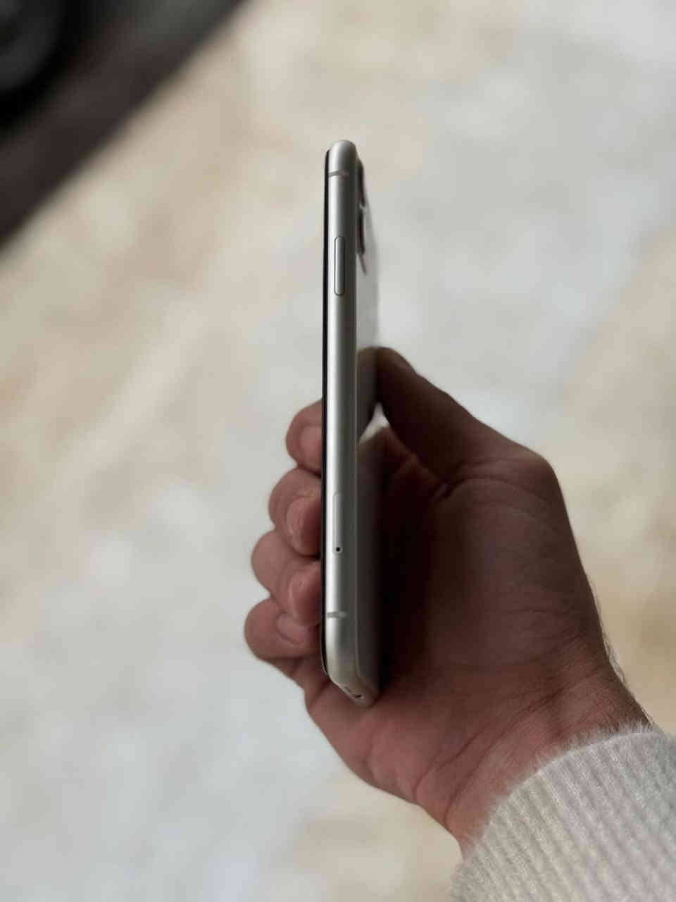 السلام عليكم أيفون 11 عادي وتر بروف ممفتوح نضيف مابيه اي شخوط ذاكره 128 بطاريه 74 للبيع سعره 225 مكاني غزاليه ***********
