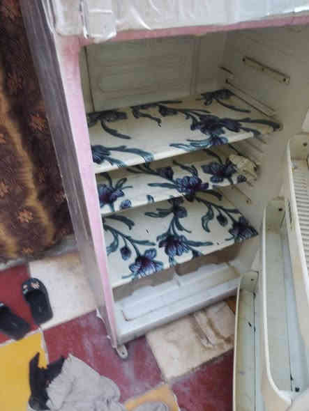 ثلاجه حجم كبير مامصلحه قرصت شركه السعر ٧٥ العنوان الحله نادر ٣ تليفون ***********
