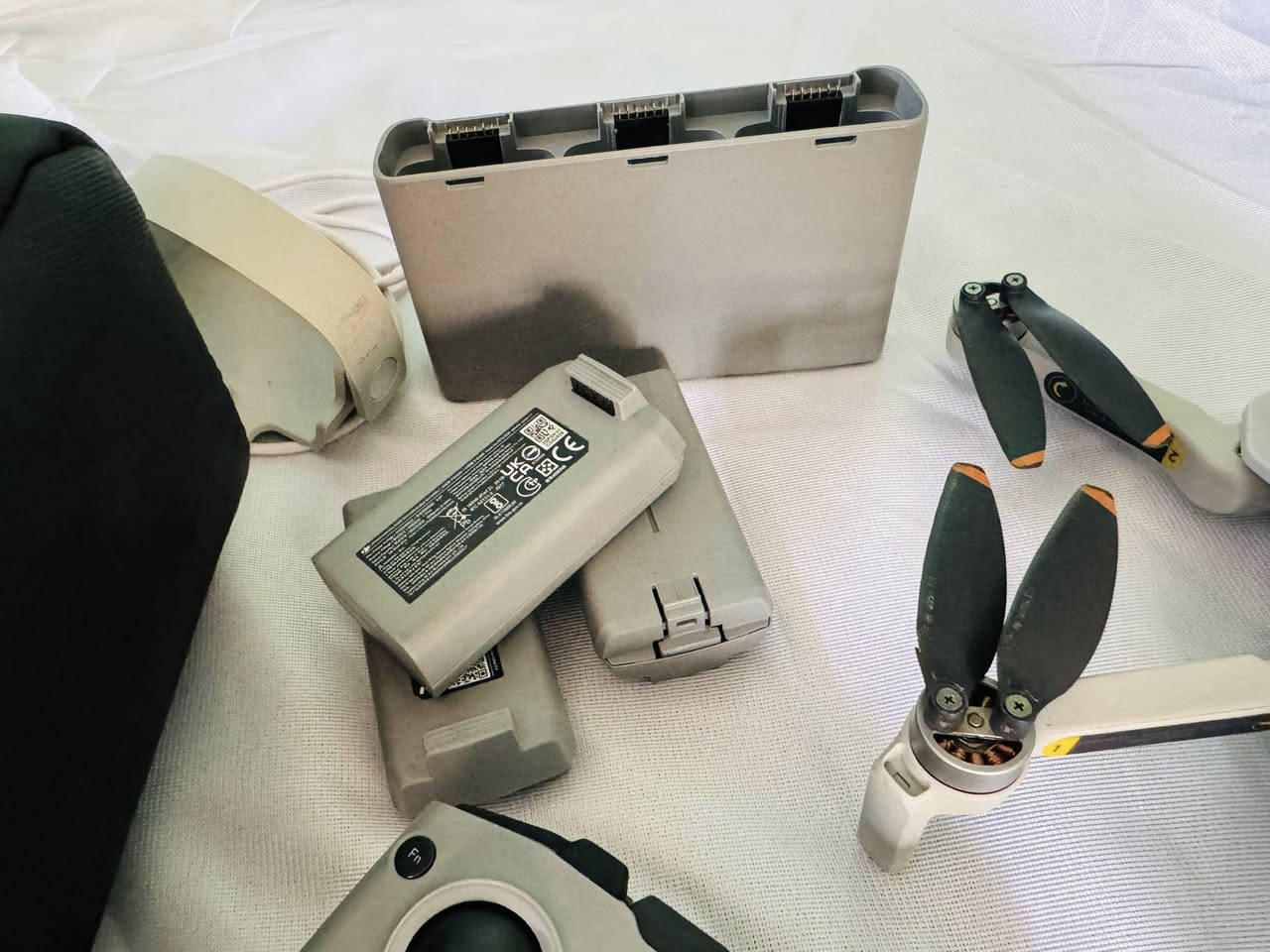 DJI Mini 2
درون احترافي للتصوير الجوي بدقة 4K وثبات عالي 😍

📦 الملحقات المتوفرة :
🎒 حقيبة حمل
🔋 3 بطاريات
🔌 قاعدة شحن للبطاريات
🔗 كابل Type-C

✅ خفيف وسهل الاستخدام
✅ مناسب للتصوير والسفر وصناعة المحتوى
✅ جودة تصوير سينمائية

💰 السعر : 600,000 الف دينار
📍 العنوان : بغداد - السعدون 
📞 للاستفسار والمزيد من التفاصيل راسلنا الآن : ***********
