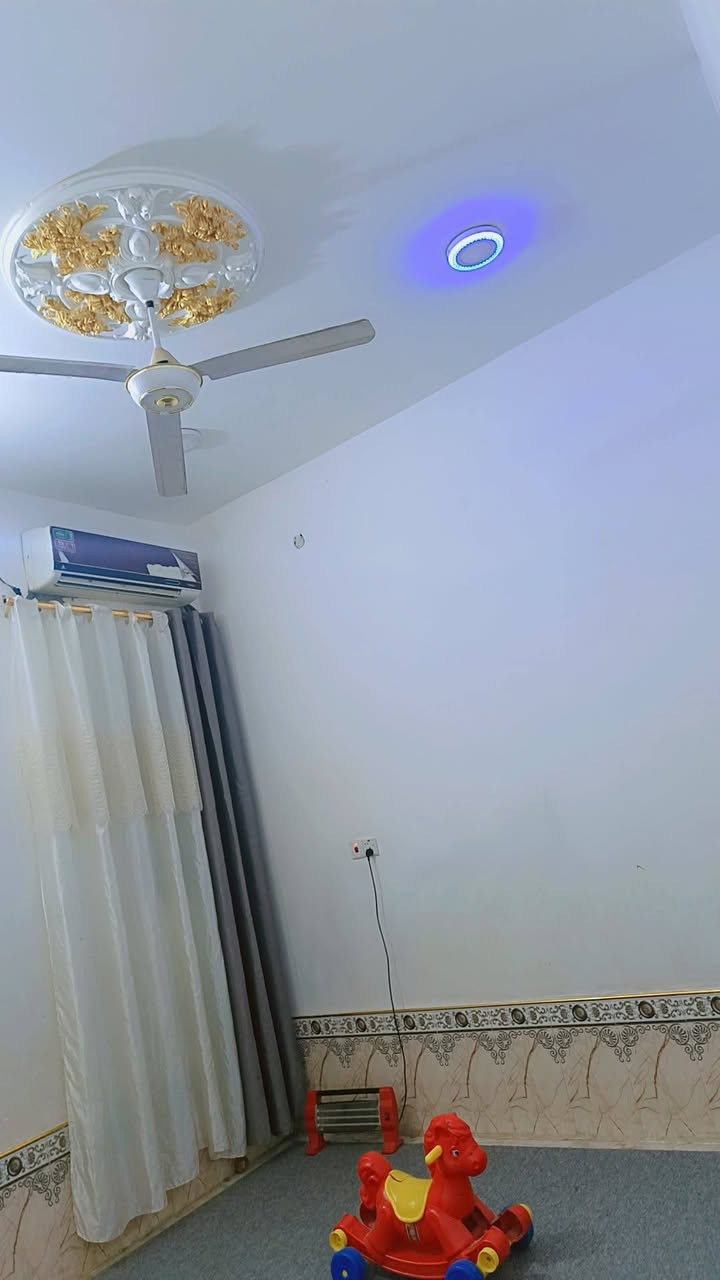 سلام عليكم بيت 100/متر طابو صرف امامي مدينه صدر قطاع جيش واجهه 9 ونزال 11 //***********
