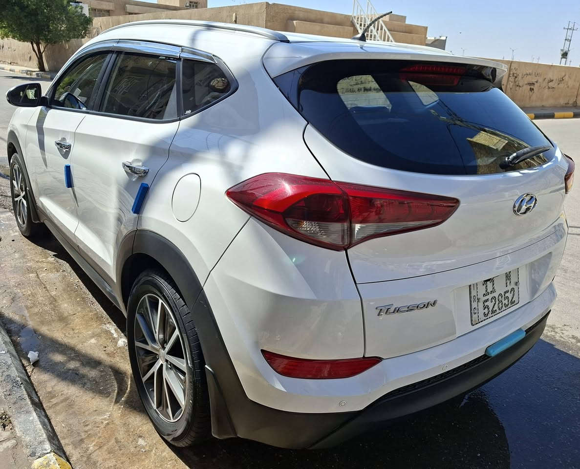 للبيع او مراوس موديل ٢٣ او ٢٤ 
توسان ١٦ رقم بغداد ماشيه ١٤٤.كير ومحرك كفاله. بيها تبديل باب خلف الصدر.ابلادي بدون صبغ سياره جاهزه من كلشي موجودة يالكوت بأسمي السعر ١٦٧ وبيها مجال بسيط 
الشراي يتصل وبالخدمة 
***********
