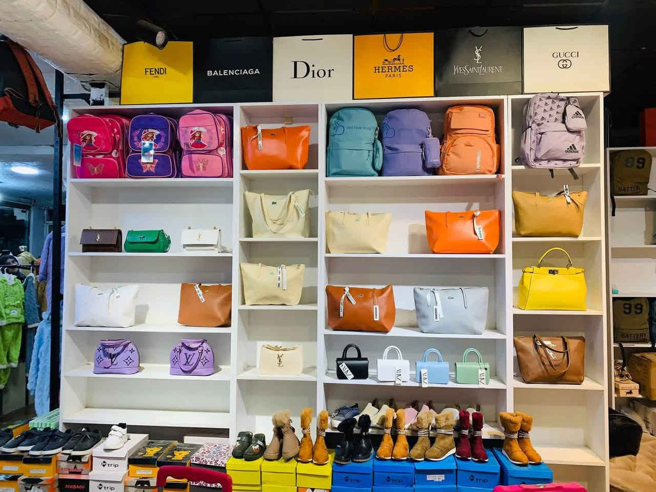 سڵاو بەڕێزان ئەو ڕافەكانتۆرانەمان هەیە بۆ فرۆشتن بۆ دۆكان هەركەس بیەوێ بە نرخێكی زۆر گونجاو دەیەنێ
***********
***********
