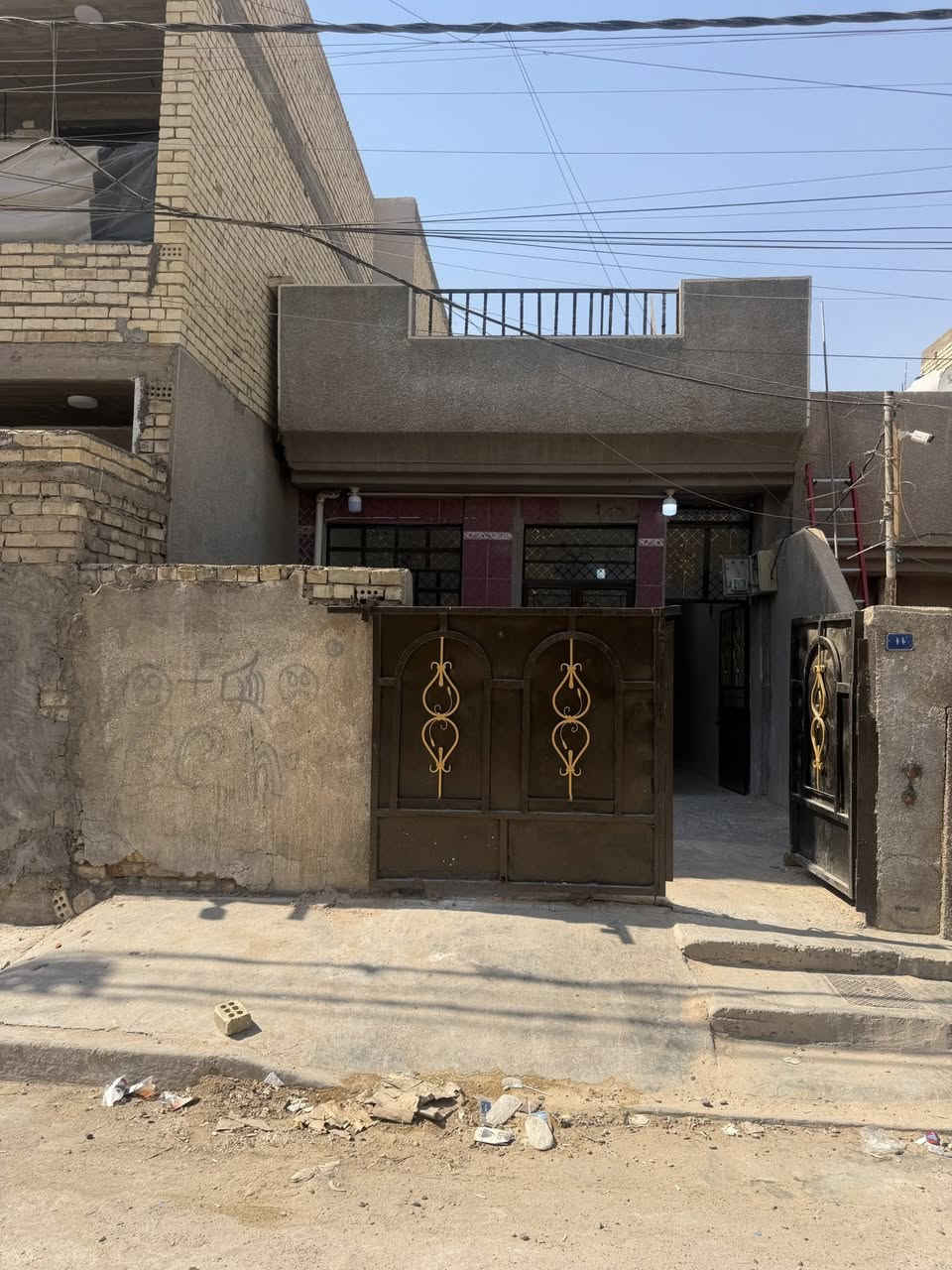 تابعني متخسر شي يوصلك كلشي مناسب مكتب احمد الحچامي 

مشتمل ١٠٠ متر طابق ونص حي التراث الكرخ شارع الشبكه الغرفه الفوك بس سكفه سندويچ  سعر مناسب  الياخذه يكدر يستثمره بوارد ٤٠٠ الف البيت فارغ  موضح بلفديو كلشي اكتب تم يجيك السعر بلتعليق مكتب احمد الحچامي 
ملاحضه لا يباع في القسط
لايباع على المبادره 
طابو صرف وليس زراعي 

***********

***********
