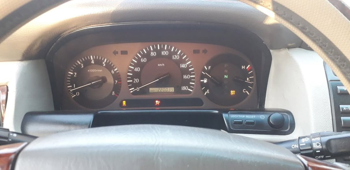 سيارة ملكة كراون موديل 2003- رقم دولي انبار – سنوية  لحد 2029 باسمي تحويل مباشر- مكفولة- محرك حاوية ياباني ماشي 20 الف ستة سلندر (VVT) جديد كلش ما ينقص قطرة دهن- صدر جديد امامي وخلفي مكفول – كشر مكفول- گير وتبريد وحدادية- كامرة خلفية بردة خلفية- للتواص الاتصال على الرقم / ***********
