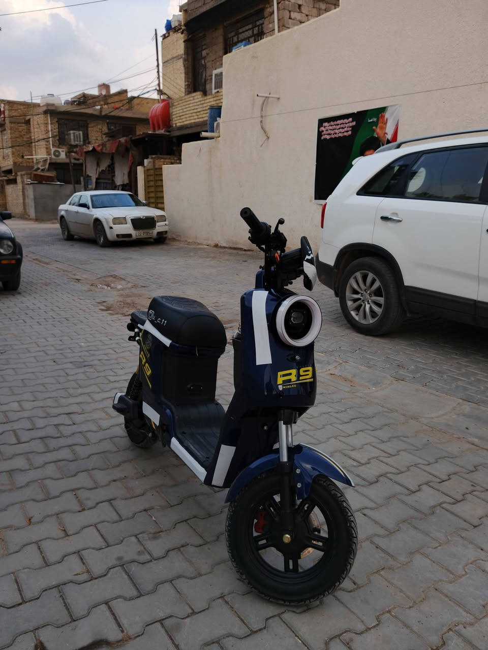 السلام عليكم اخوان دراجة شحن أر9 موديل 2026شركة ولي تجيك 3 انضمة تشغيل البصمة والكارت سمارت والسويج بطاريات 5 وشاشة ديجتال تقرالك السرعة والكيلو متر والمتر تجيك بلوتوث ولايت زنون عالي وناصي  البريكات امامي خلفي هايدروليك دسك بريك  اشاير يمنة ويسرة دبل اشاير بك رجعو للخلف وأربع نمر قدرة الملف 1200 واط دبلات الخلفية غاز كفالة عامة وشاحنة إصلية غراضهة كلهن موجودات السعر 480 وبيها مجال العنوان حي اور بسيط الاتصال ***********
