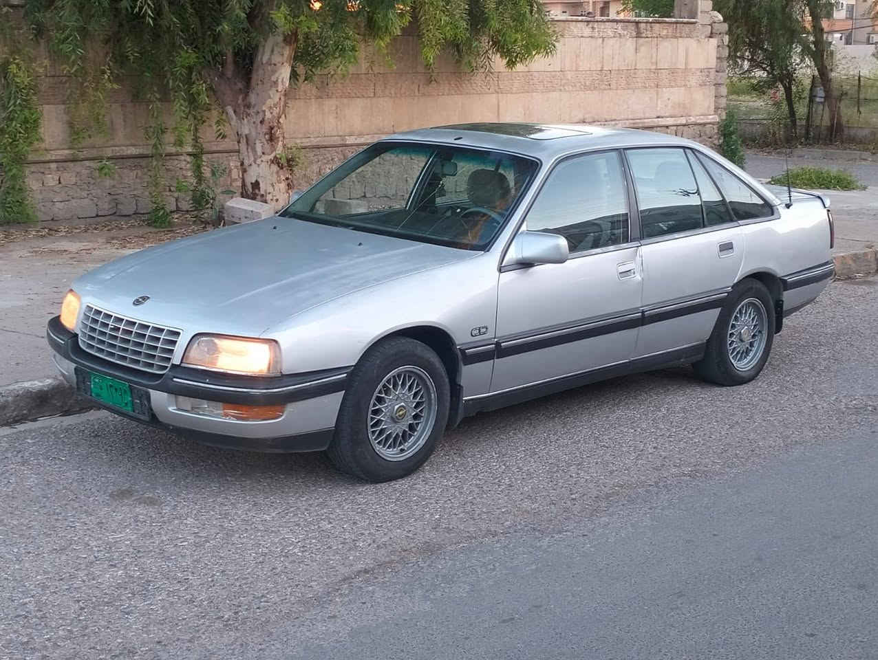 السعر 21 $$     *********** 
سيناتور موديل 1990 مكينه كير شرط تبريد شغال صبغ عام جماليه بدون دواخل وبدون معجون كير عادي سلايت رقم نينوى سنويه بيضاء مرسمه ومدفوع كمركها كوبون بانزين موجود جامات كهرب داخل صاج ويل كب مري كهرب شرعي موجود شرط التحويل
