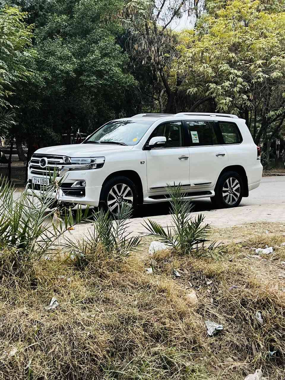 السلام عليكم لاند كروز 2017 VXS معروفه موصفات الVXS 5700 جكات باب خزن ميموري باب خلفي كهرباء سستم صوت لكزز كشنات تدفئه تبريد عداد لكزز وموصفات لكزز ماشيه 120 جاملغ جهة السايق براغي مفتوحه محاجه اذكر موصفاتها معروفه هواي موصفات 
العنوان بغداد 
معرفة السعر عند الأتصال 
***********
