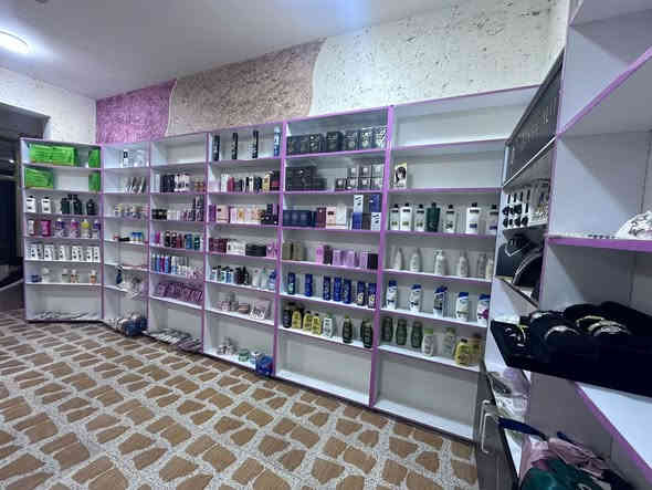 سلام عليكم 
رفوف للبيع 
السعر واحد ب50الف 
العنوان الرمادي
***********
