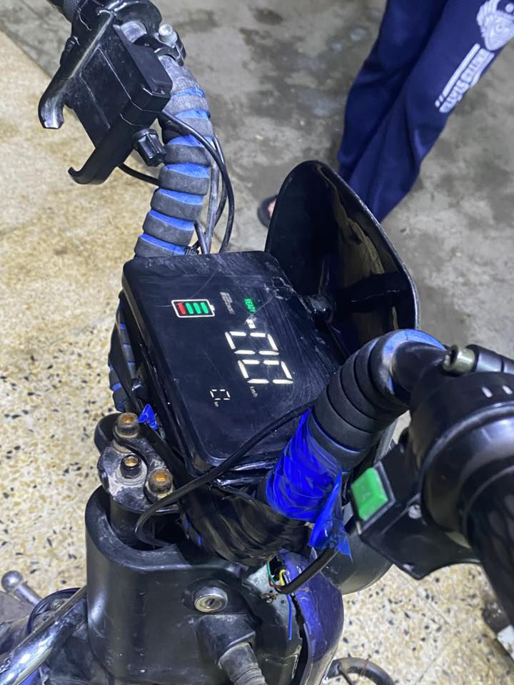 السلام عليكم  عندي هذولا للبيع ماطور الشحن سعرو 90.                                        البايسكل ثنينهم70 بيهم مجال ***********
