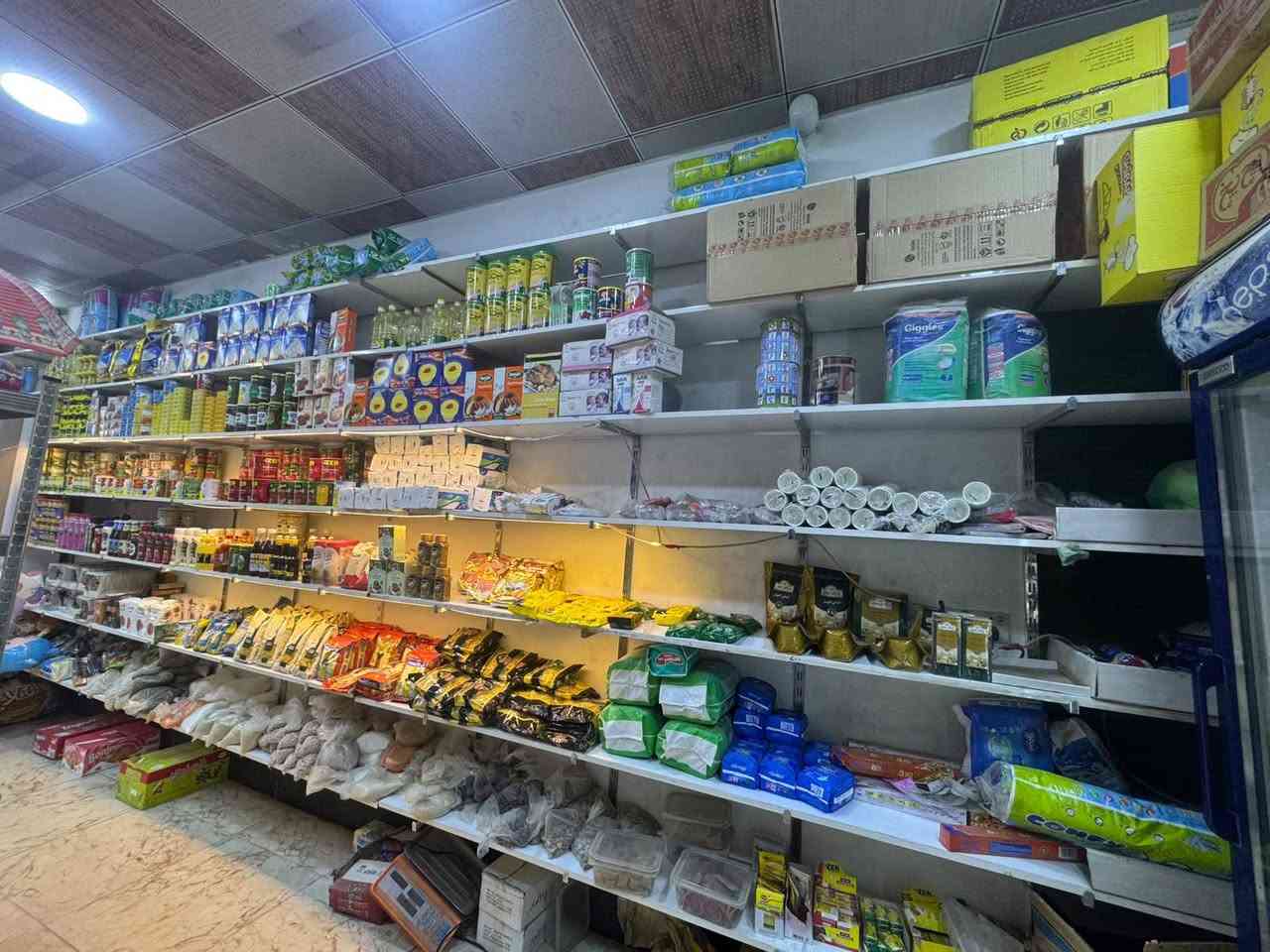 رفوف اسواق نضيفات للبيع
طول المحل 15 متر نوع الرف mdf تفصال تركي ***********
