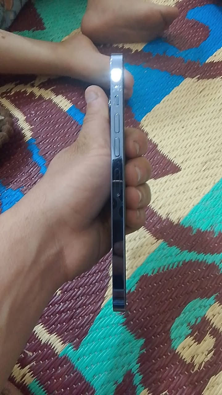 سلام عليكم آيفون ١٣ واحد تيره بطاريه ٩٤ جهاز مكفول من كلشي حته من زلغ
شراي يتصل *********** 
العماره ماجديه
