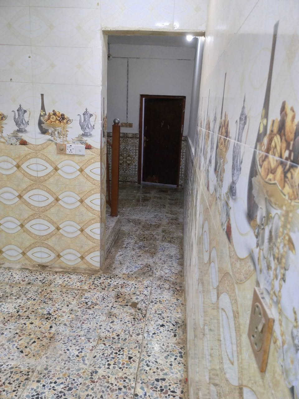 للبيع بيت 100 متر ، حي القدس خلف الكراج الجنوبي ، شارع 10 متر ، البيت نظيف و جاهز
*********** للاستفسار
