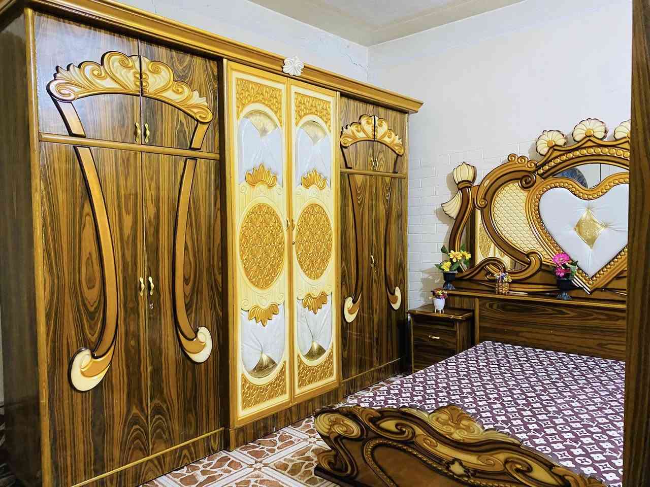 سلام عليكم يوجد غرفه نوم مستخدمه شي قليل للبيع  لسعر 800وبيها مجال العنوان الرمانه يم الجسر الاستفسار ***********
