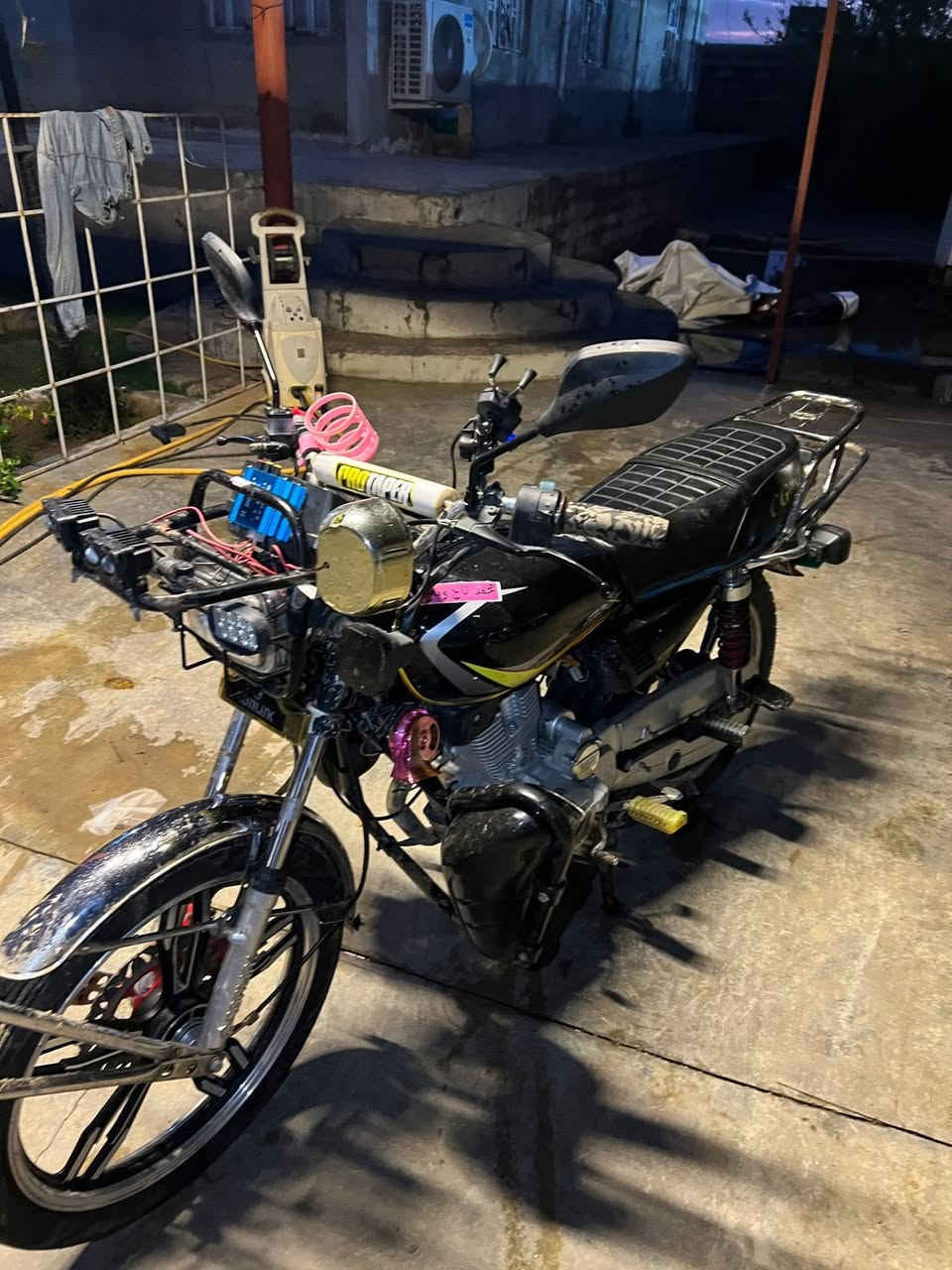 سلام عليكم ما طور. سيفان موديل23الماطور نضسف حيل ومحرك    ما مفتوح بس بي دخن خفيف بدايه وسعره مناسب الرقم***********
