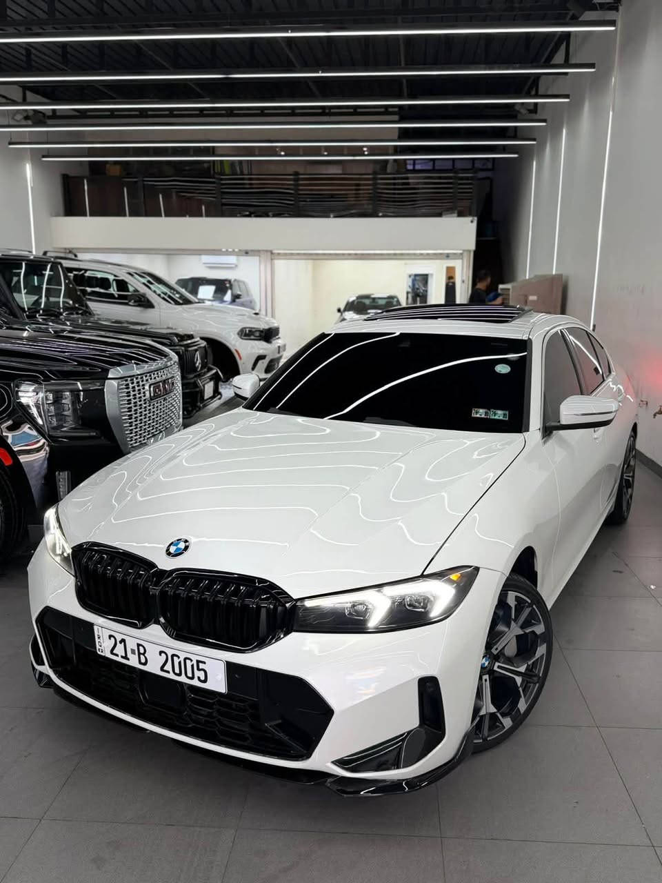 السلام عليكم
للبيع bmw 330i kit m 2026
ماشية 3 الف ميل
مواصفات فول
فتحة كبيرة
داتا شو
رادارات امامي خلفي جانبي 
اضاءه داخليه 
كامره خلفيه 
تشغيل عن بعد 
اوتو ستوب
معا كتاب تضليل
الحادث : جاملغ + بنيد نفسة معدل ومصبوغ 
صفر مسج
للاستفسار ***********
