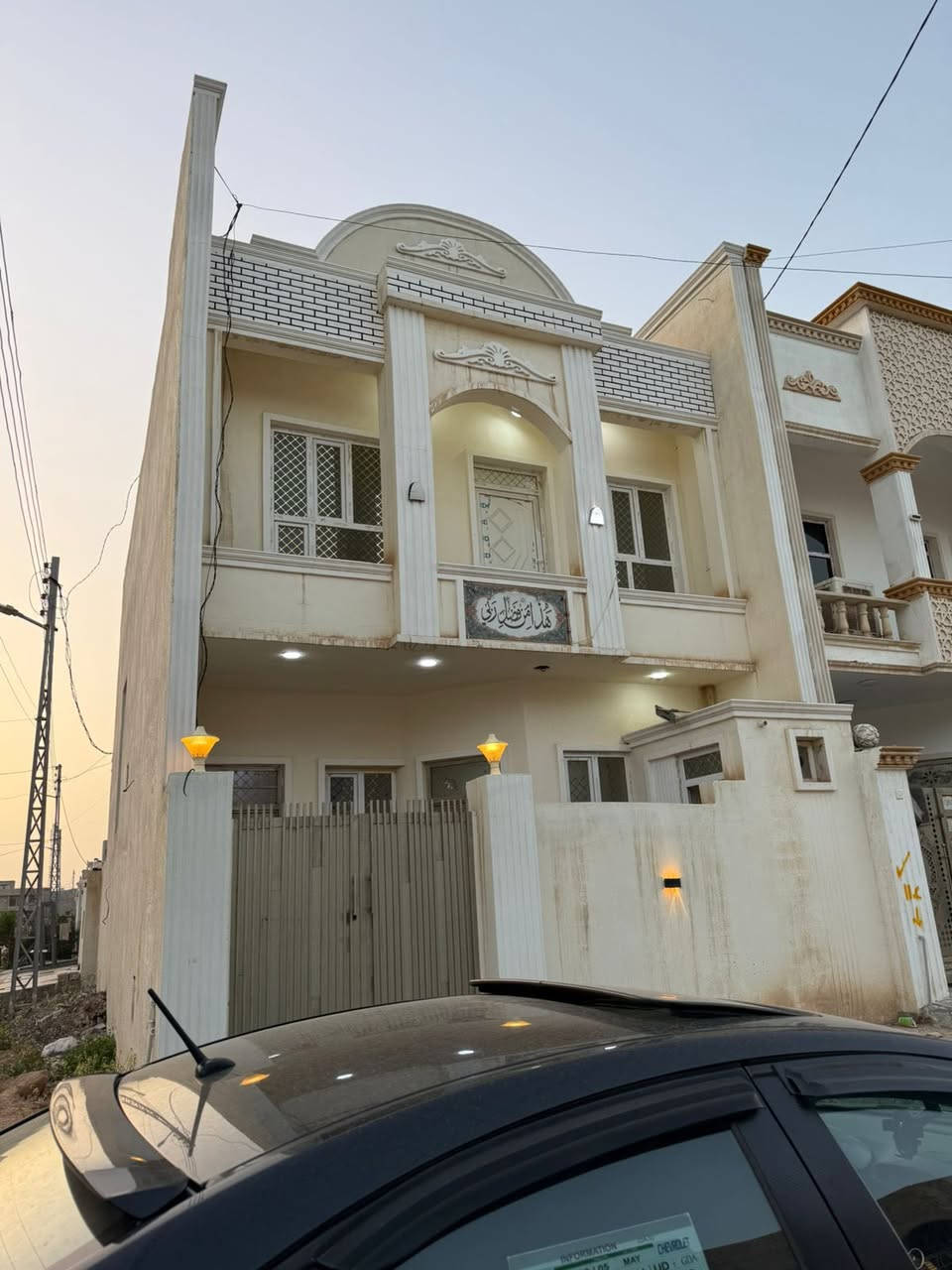 دار ركن للبيع
المساحة ١٠٠ متر واجهه ٧ اله ربع نزال ١٨
٣ غرف نوم +٣ صحيات + استقبال + موزع +مطبخ
بناء ٢٠٢٥
المكان التوحيد مقابل سياج الجوهره
للاستفسار اتصال ***********
