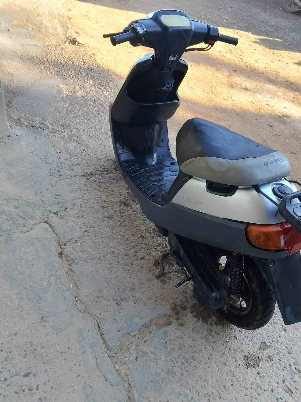 سلام عليكم دراجه للبيع جانت تشتغل وتركتها فتره ومطرت عليها وبعد ماعرف شبيها ابيع كوم حديد رايدها ب١٥٠ وبيها مجال رقمي بس واتساب ***********
