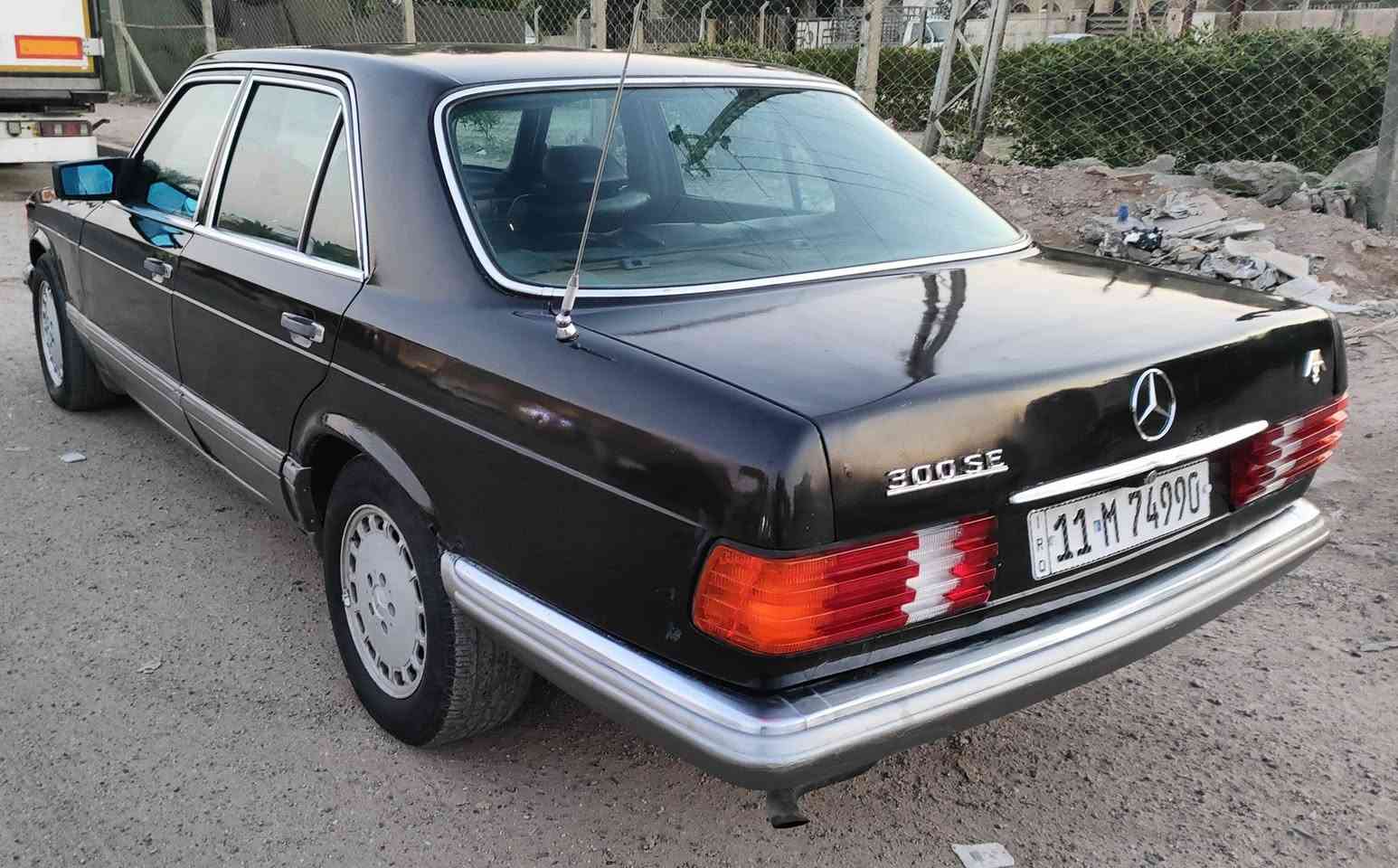 جامبو موديل 1986 باب قصير  رقم بغداد انكليزي بسمي
مكينه وكير كفاله محرك بطه
جامات اماميه كهرباء خلفيه جوبي 
مسجل راديو شاشه بلوتوث كامله 
#سعر49_وبيه_مجال
مكان السيارة بغداد حي اور 
للاستفسار ***********
