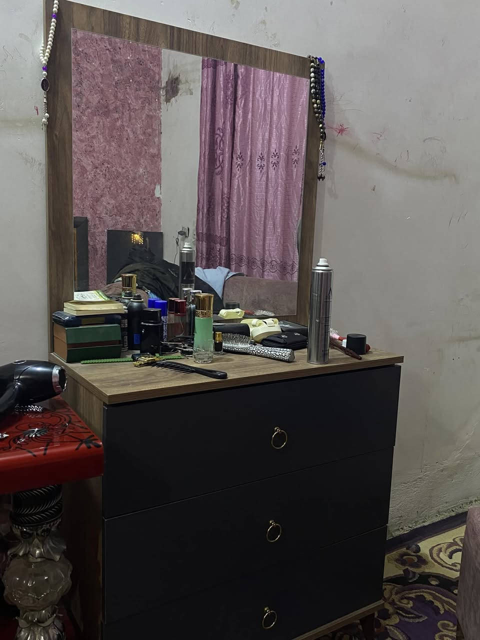 غرفه نوم تركيه نضيفه شخط مابيهه كامله مستعمله 3 اشهر بس السعر 300 
***********
