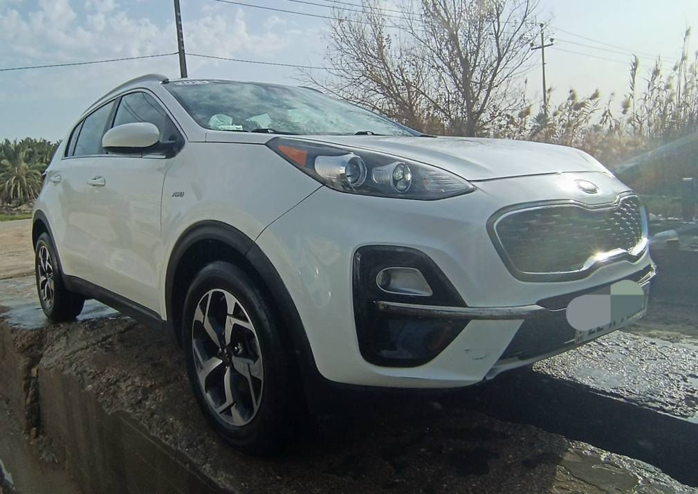 كيا سبورتاج 2021 LX - بحالة جيدة جدا، سيارة كيا سبورتاج 2021 وارد أمريكي حادثها سرقة تخريب موضح في الصور. 
 • ​المحرك: 2.4L GDI (أقوى من المحركات العادية) بـ 4 أسطوانات.
 • ​نظام الدفع: دفع رباعي مستمر (All-Wheel Drive) لأداء ثابت على كافة الطرق.
 • ​اللون الخارجي: أبيض لؤلؤي مميز (Snow White Pearl).
 • ​الداخلية: مقاعد مخمل أسود (YES Essentials) مريحة وسهلة التنظيف.
 • ​ناقل حركة: أوتوماتيك 6 سرعات مع خاصية التحكم اليدوي (Sportmatic).
 • ​الأمان: أنظمة متطورة تشمل (مانع اصطدام أمامي، نظام تنبيه السائق، مراقبة ضغط الإطارات، ونظام المساعدة في نزول المنحدرات).
 • ​الإطارات: ويل ألمنيوم مقاس 17 بوصة.
 • ​:شاشة LCD أمامية، مثبت سرعة، وتحكم من المقود.
​ السعر والمعاينة في اي وقت
​السيارة نظيفة جداً ومواصفاتها واضحة في الصور المرفقة.
 • ​السعر المطلوب: [ 185]
 • ​للتواصل والاستفسار: [*********** ] المحاويل, بابل
