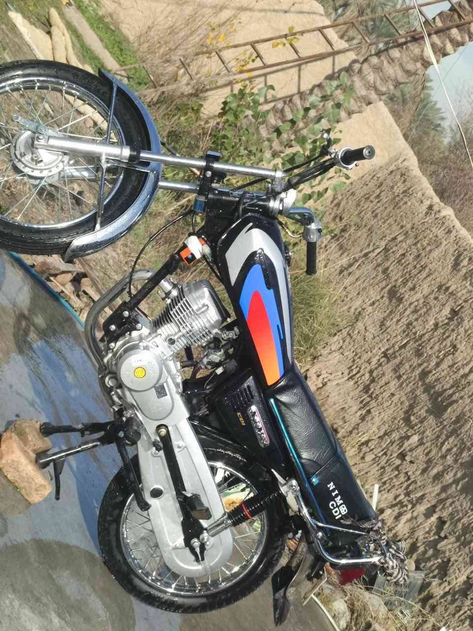 سلام عليڪم وعليڪم السلام
دراجة ياموديل.     موديل 2025

شبيهة مابيهة.       دراجة خير من اللة 

مكينة مفتوحة لاء.      مكينة مكفولة بعدهة خرسة 

دراجة نازله رمبة 

نامة امتياز 3احرف 

مكانك وين.     ديالئ المقدادية الوجيهية 

***********

سعر الدراجة.    سعرهة 725وبيهة مجال
